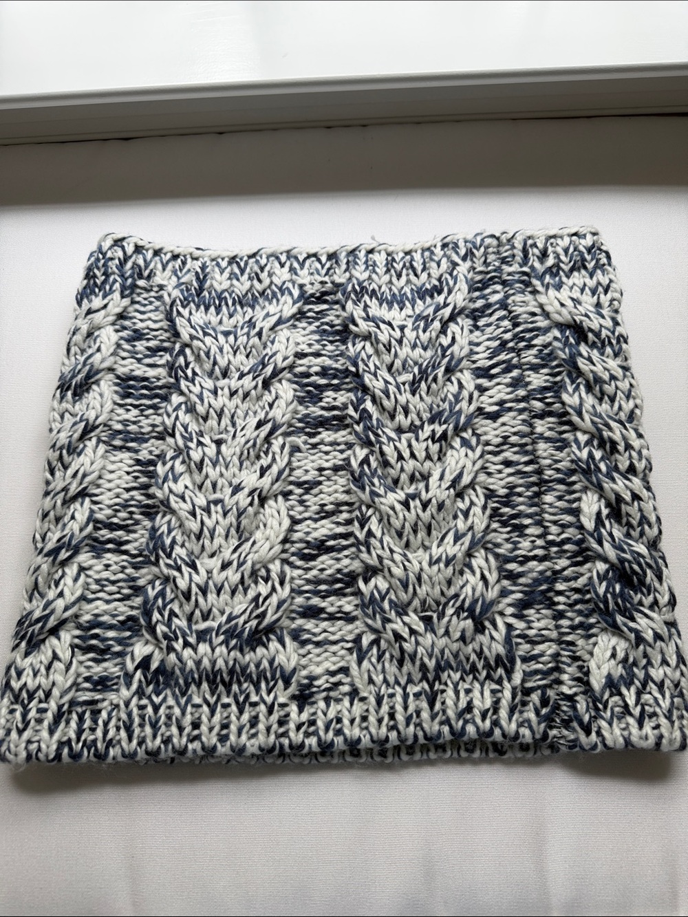 GAP Marled Navy and Cream Cable Knit Neck Warmer